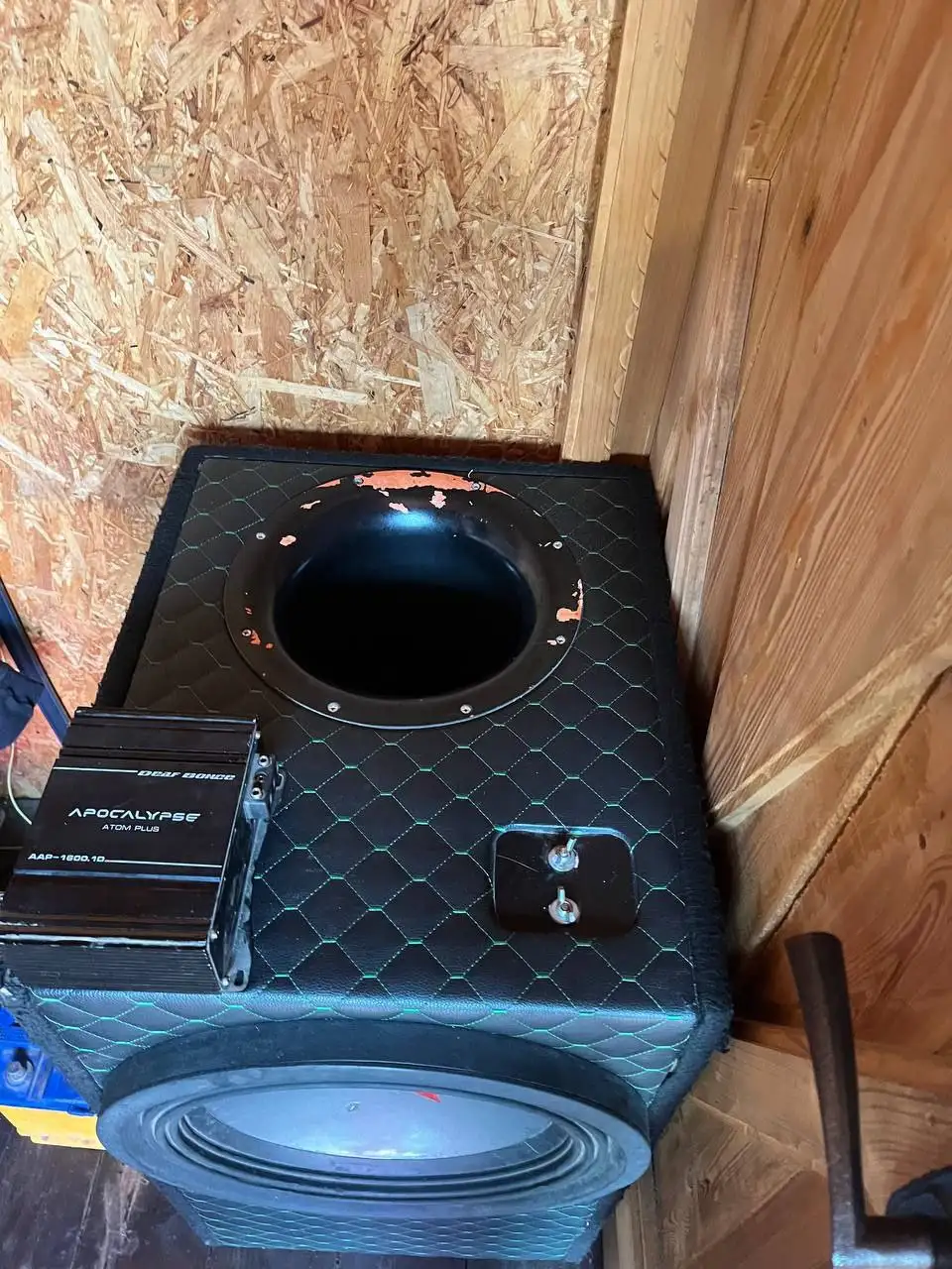 Продам сабвуфер Alpine с монитором на 20 трубе - Автозвук (Авто) в Йошкар-Ола