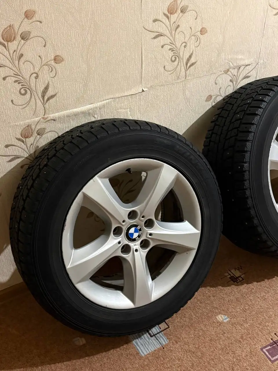 Продажа дисков BMW R18 и шин 185/65/14 - Диски и шины (Авто) в Йошкар-Ола