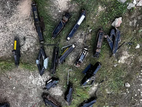 Домкраты от 500 рублей - Легковой автомобиль в Йошкар-Ола