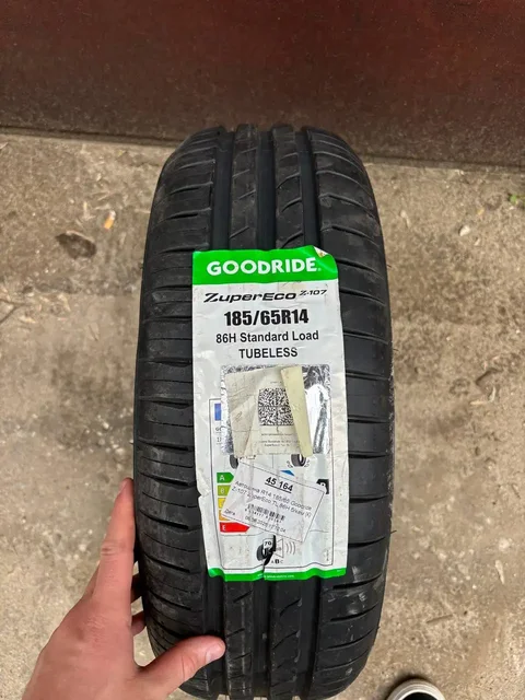 Продам две новых резины Goodyear и Nokian - Кузовные детали в Йошкар-Ола