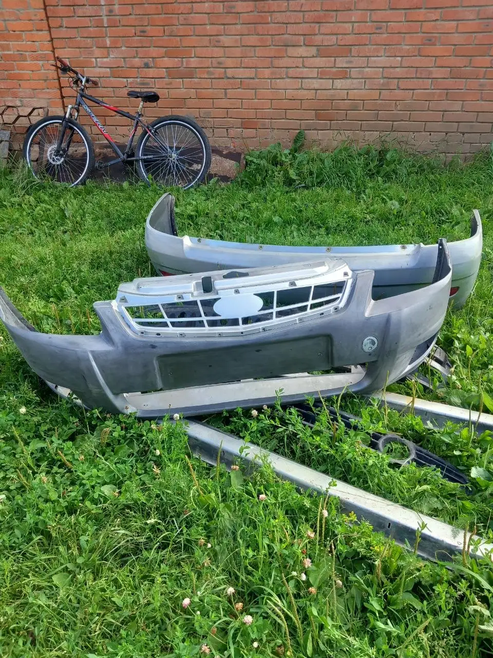 Бамперы и запчасти на Приору, ВАЗ - Кузовные запчасти (Запчасти) в Йошкар-Ола