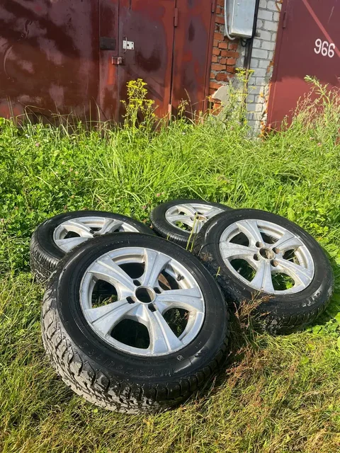 Литье ВАЗ R14 и две новых покрышки - Разборка автомобилей в Йошкар-Ола