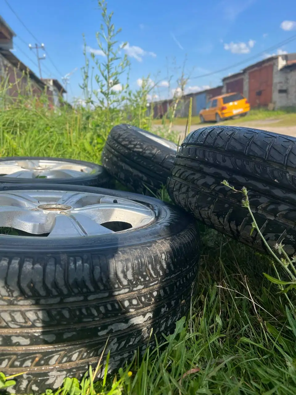 Литье ВАЗ R14 и две новых покрышки - Шины и диски (Авто) в Йошкар-Ола
