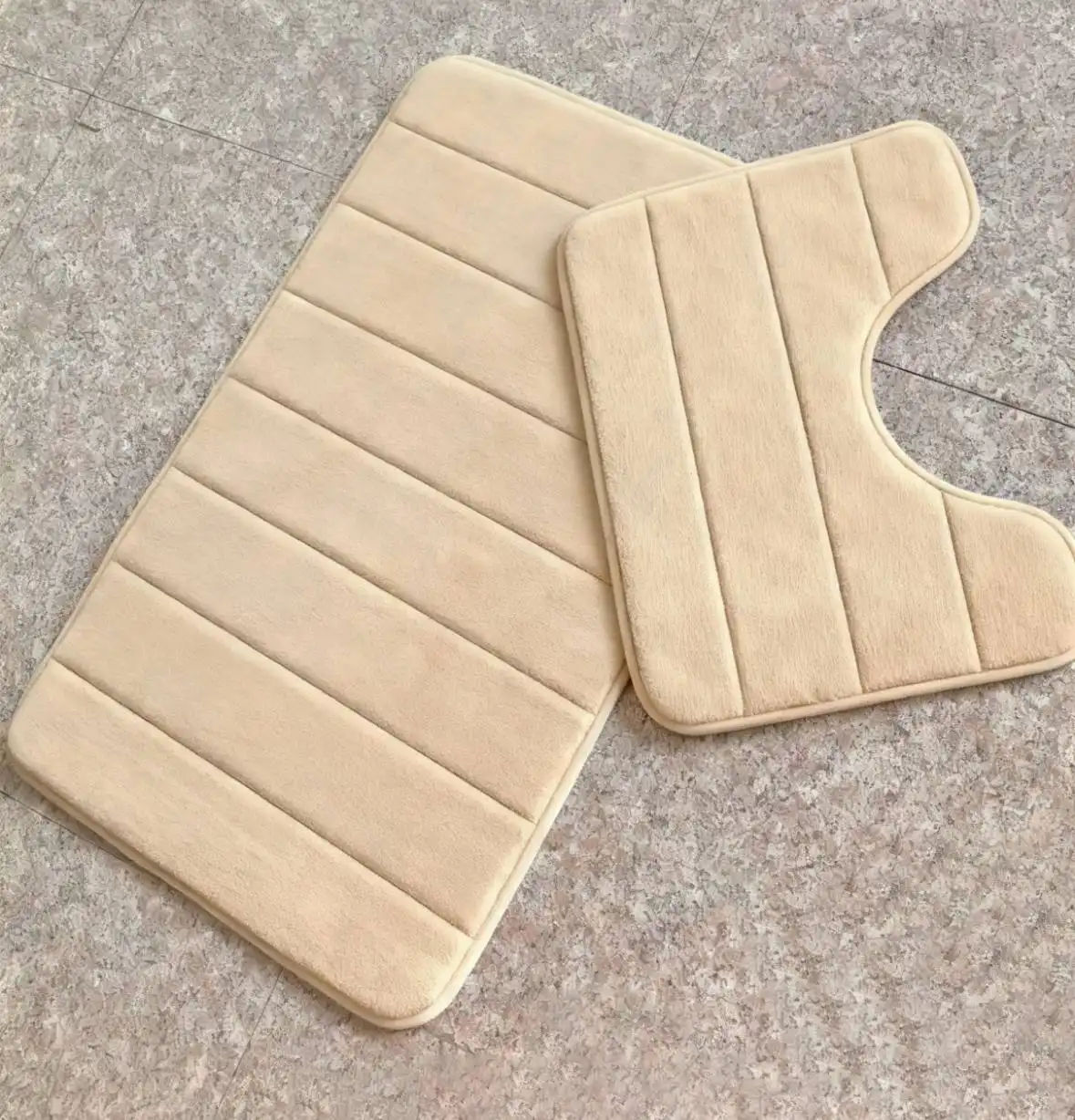 Новые коврики для ванной и туалета