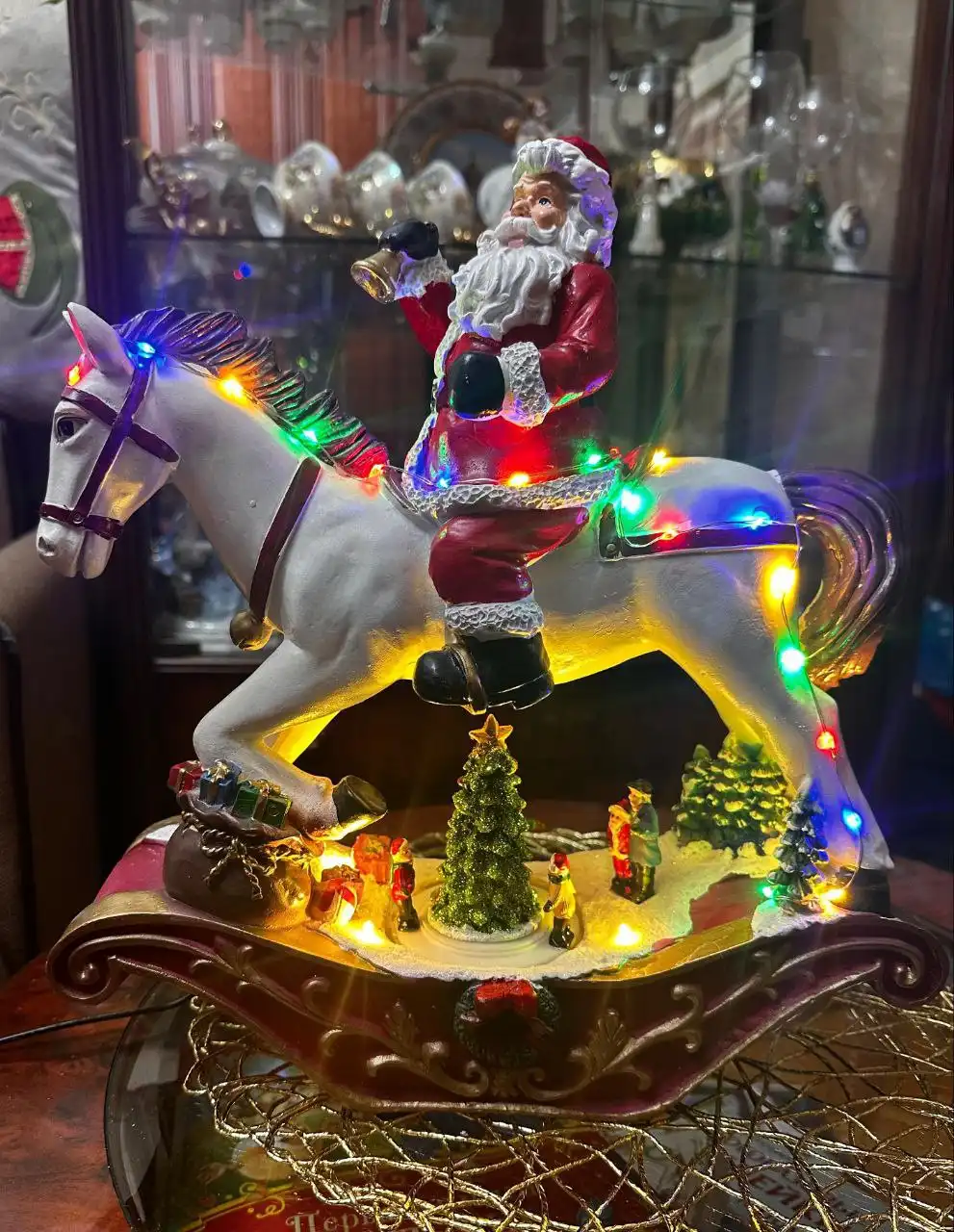 Новогодняя музыкальная статуэтка