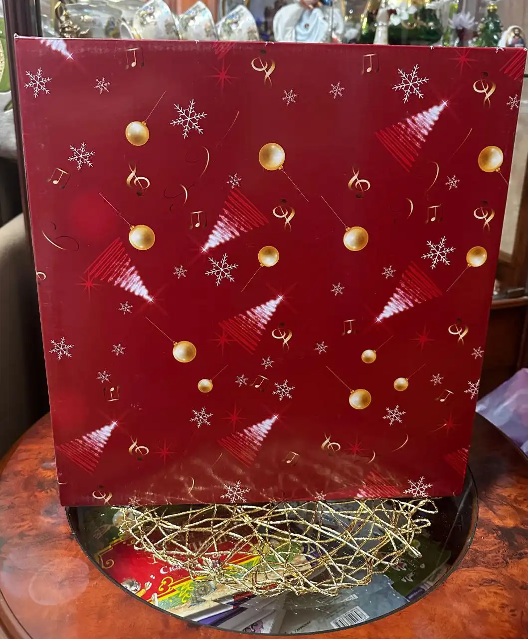 Новогодняя музыкальная статуэтка