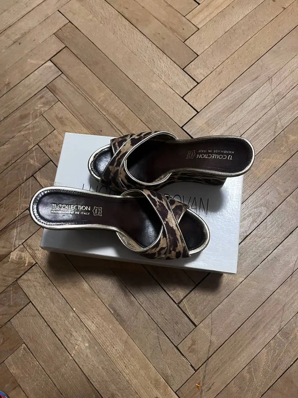 Продажа б/у женских туфель разных цветов и брендов