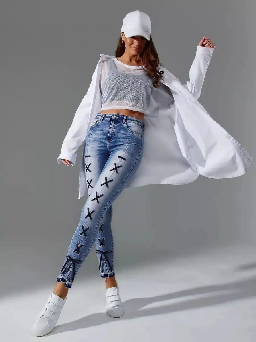 Джинсы с кожзам-декором