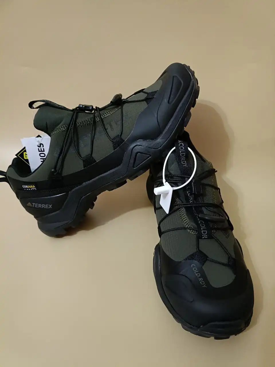 Кроссовки Adidas Gore-Tex