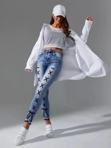 Уникальные джинсы с кожзам-декором - Брюки в Москва