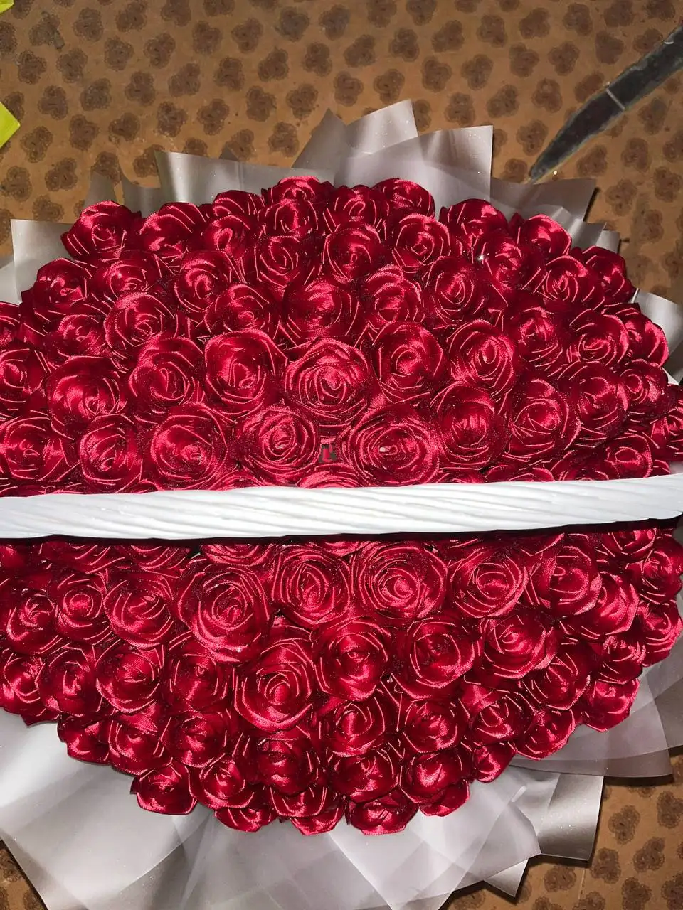 Шикарная корзинка 101 Роза из атласных ленточек - Хобби и отдых в Москва