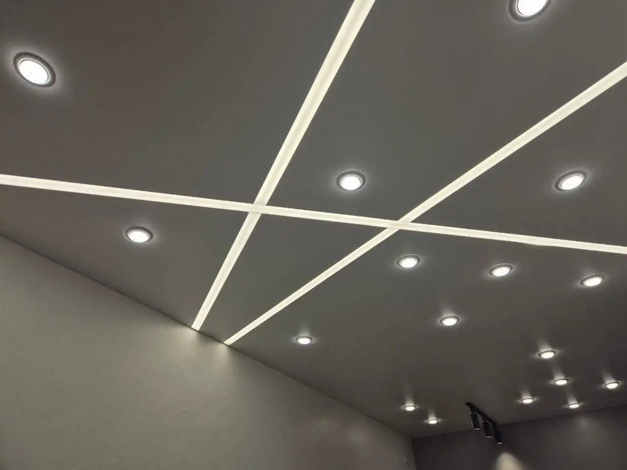 Натяжные потолки любой сложности