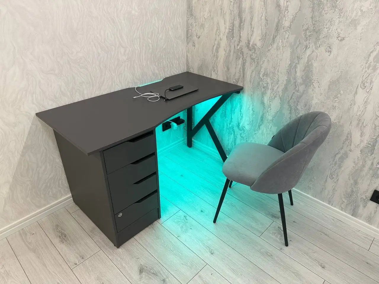 Изготовление компьютерных столов и рабочих зон - Дизайн и изготовление мебели (Услуги) в Мытищи