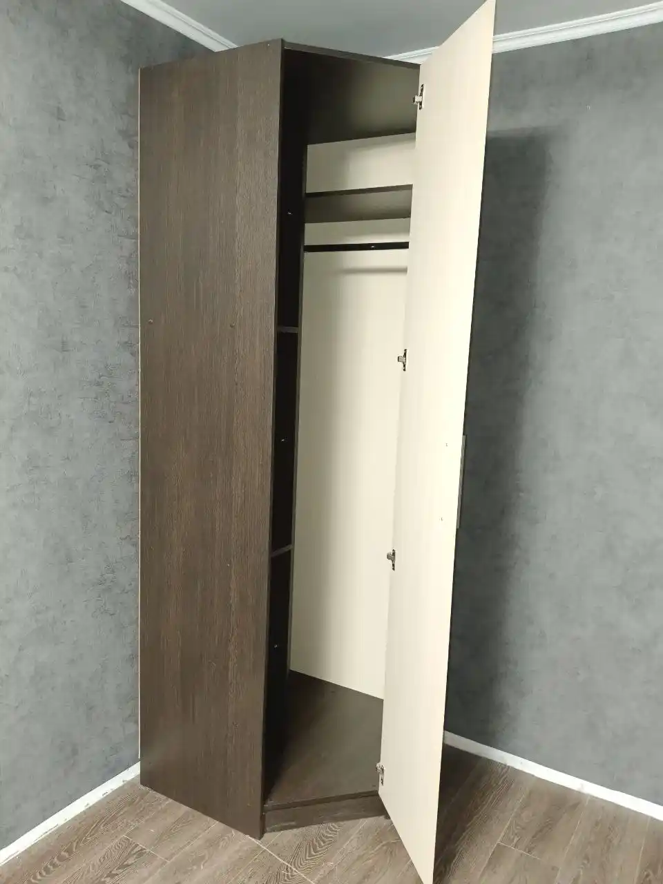 Продам угловой шкаф