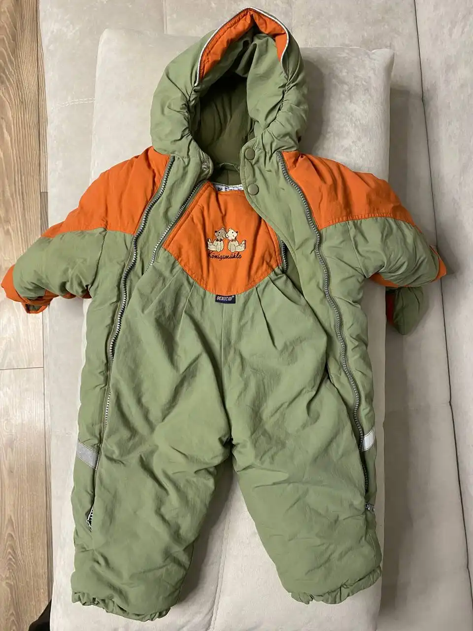 Продам зимний комбинезон на новорожденного