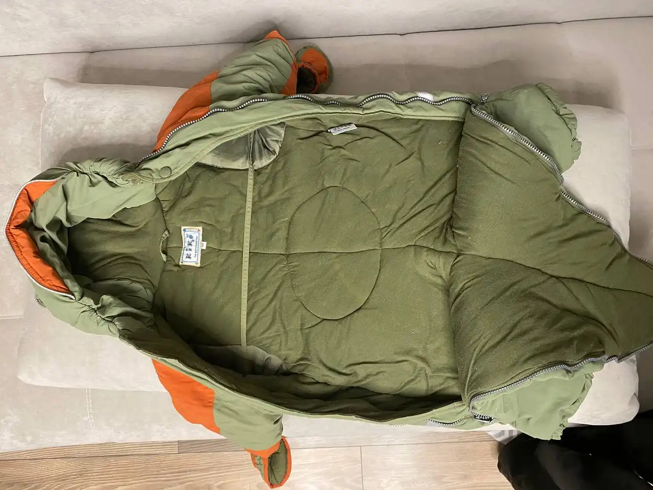 Продам зимний комбинезон на новорожденного