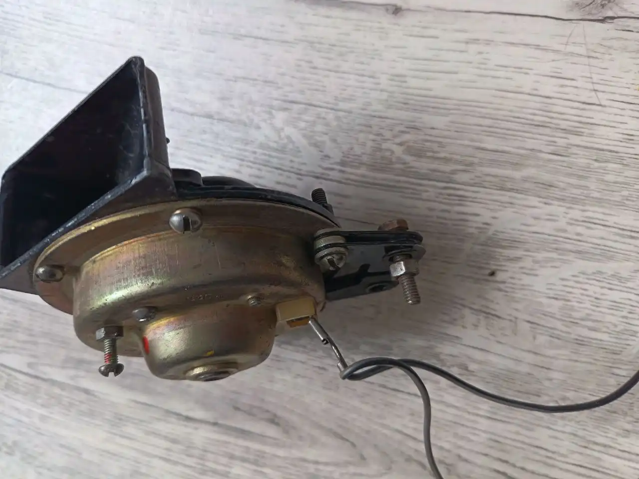 Автомобильный сигнал на 24 вольта