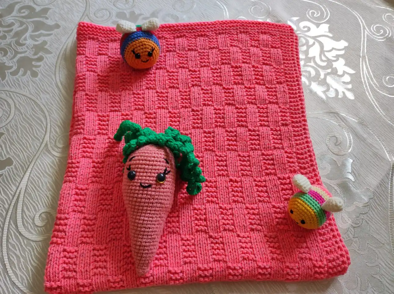 Вязаные пледы ручной работы для новорожденных