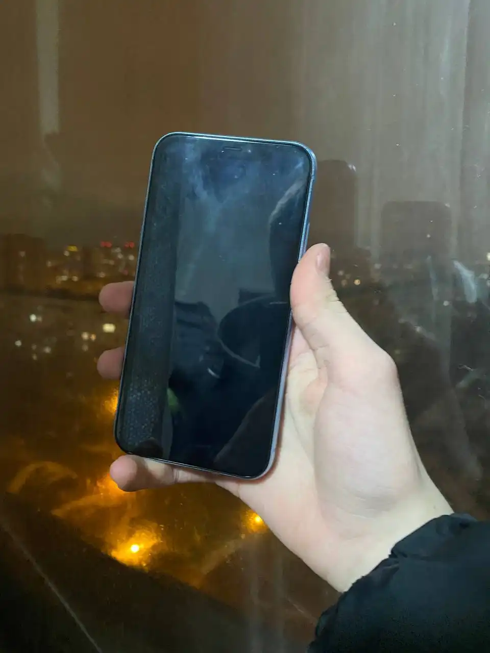 Продам iPhone XR 64GB с замененным аккумулятором
