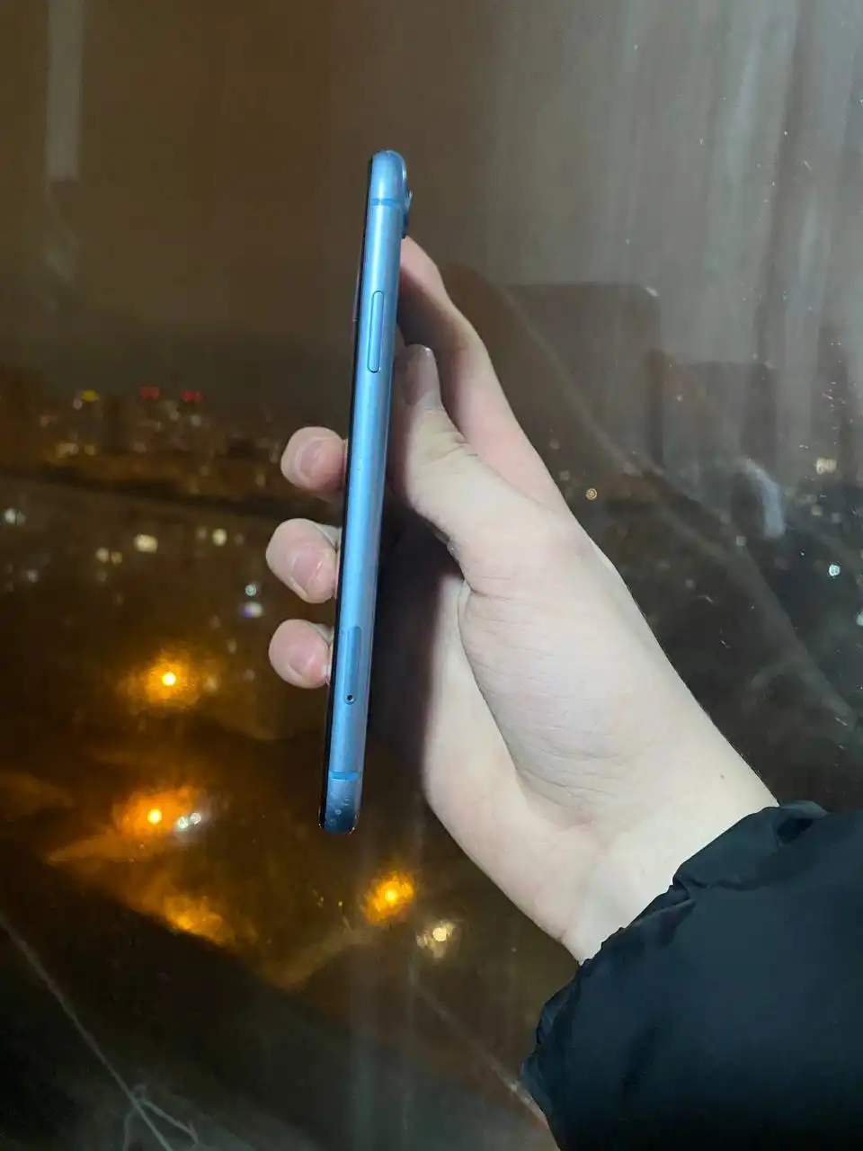 Продам iPhone XR 64GB с замененным аккумулятором