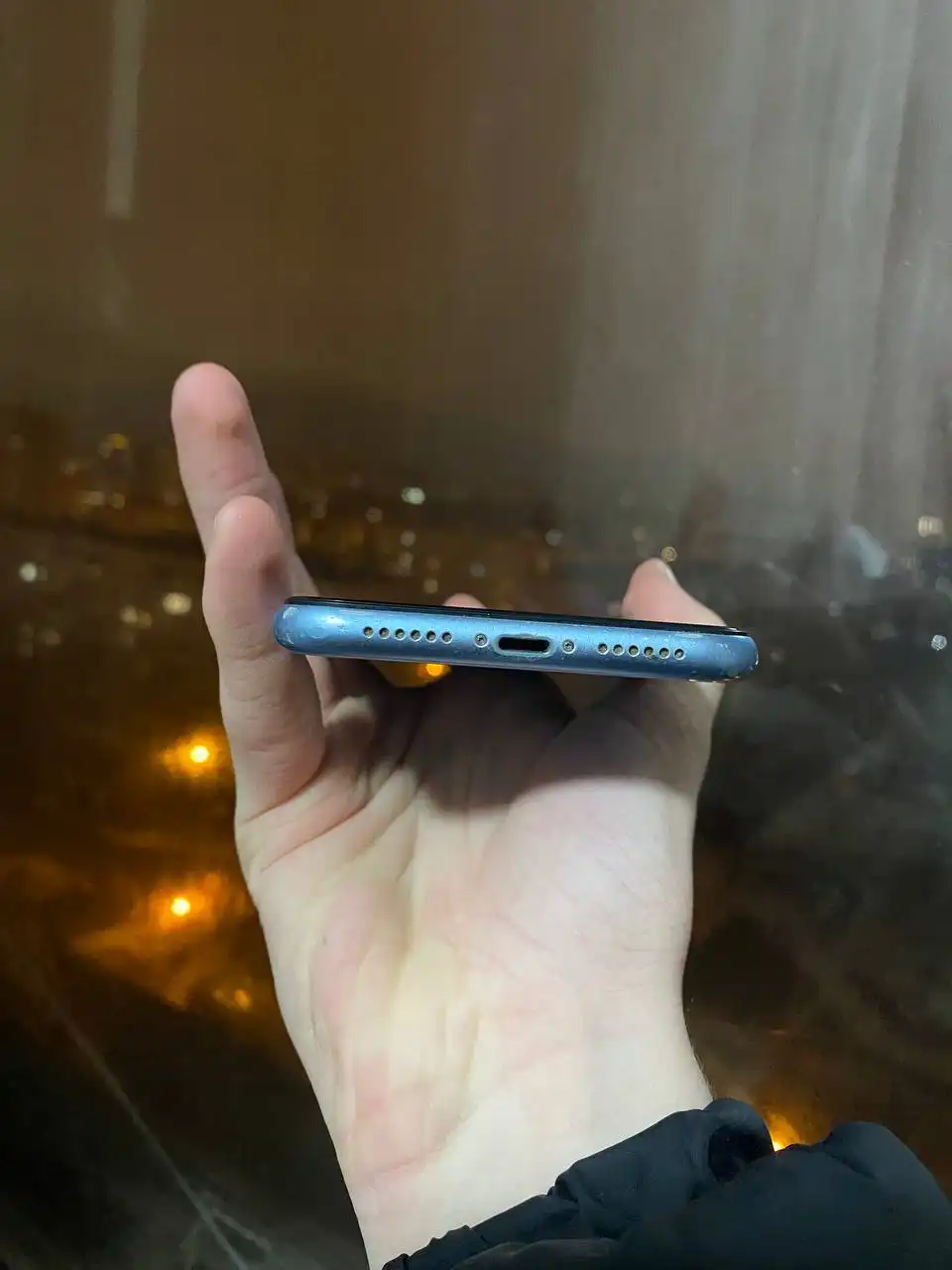 Продам iPhone XR 64GB с замененным аккумулятором