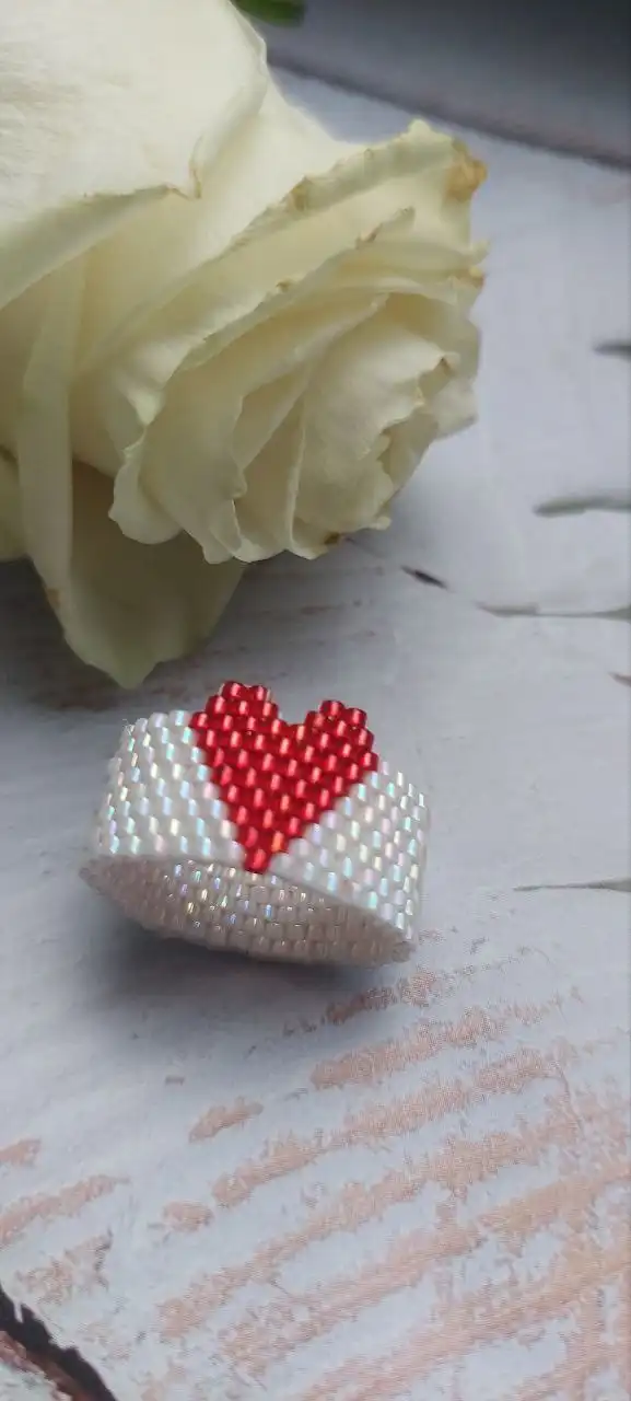 Украшения из ювелирного бисера ручной работы