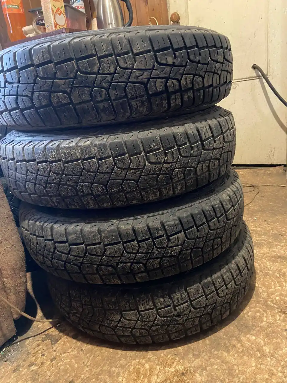 Продам комплект колес Нива R16 всесезонка