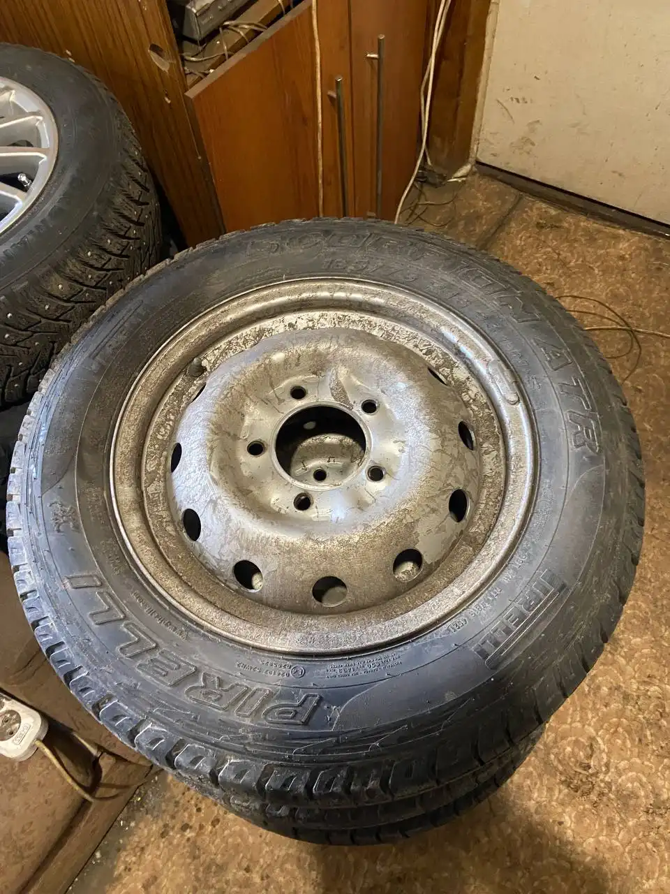 Продам комплект колес Нива R16 всесезонка