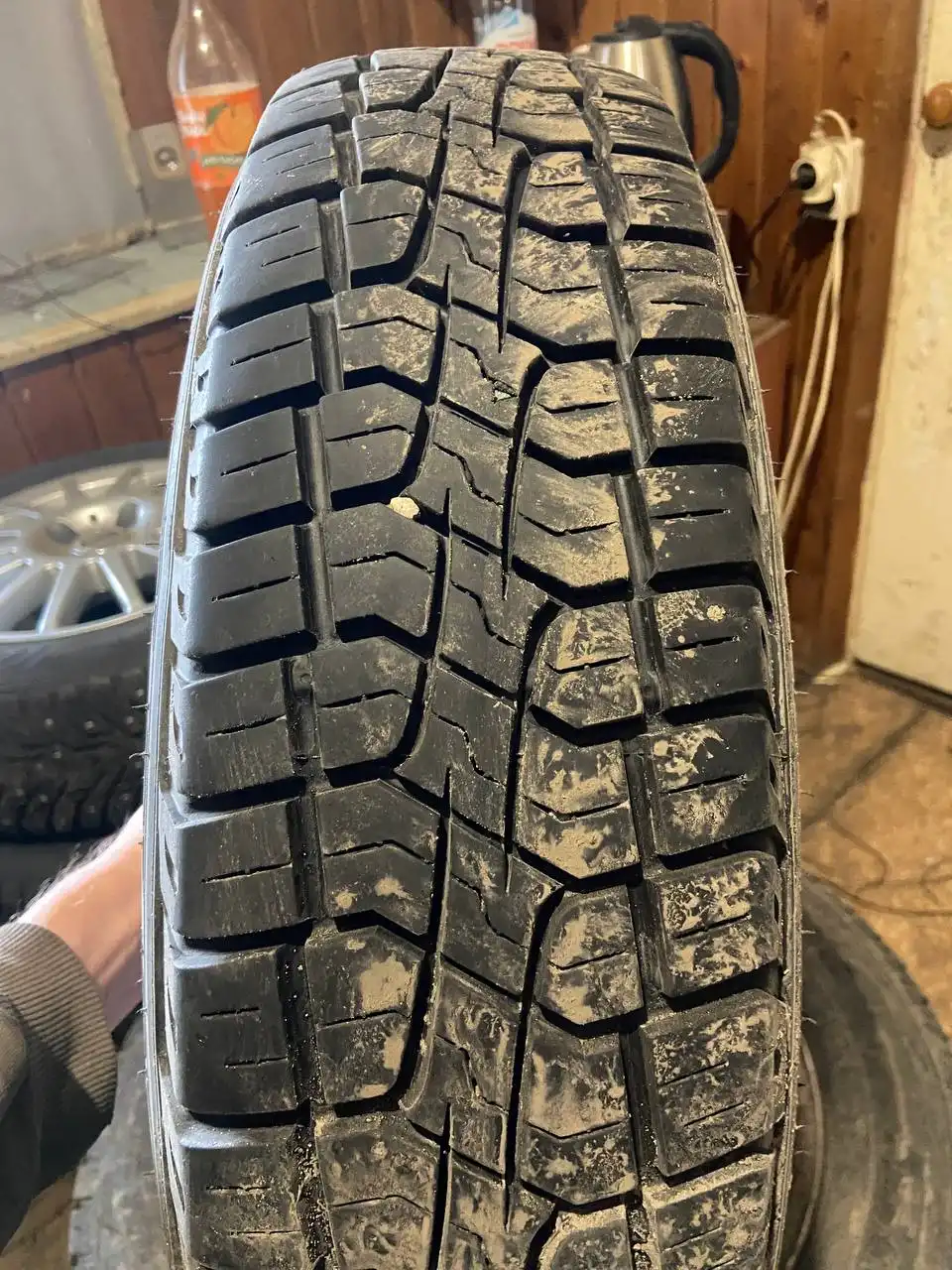 Продам комплект колес Нива R16 всесезонка