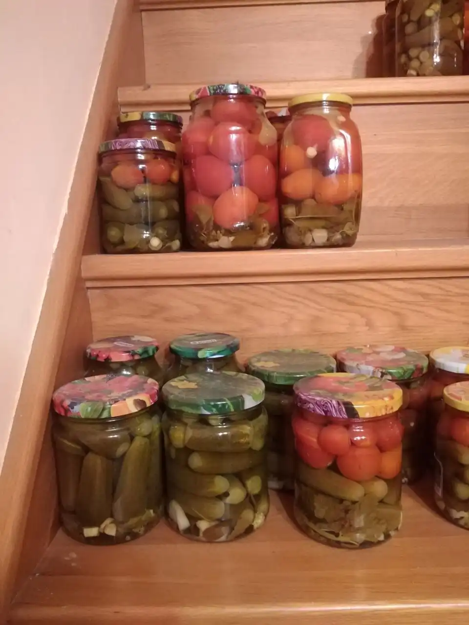 Продукция с огорода: овощи, соусы, соки, джемы