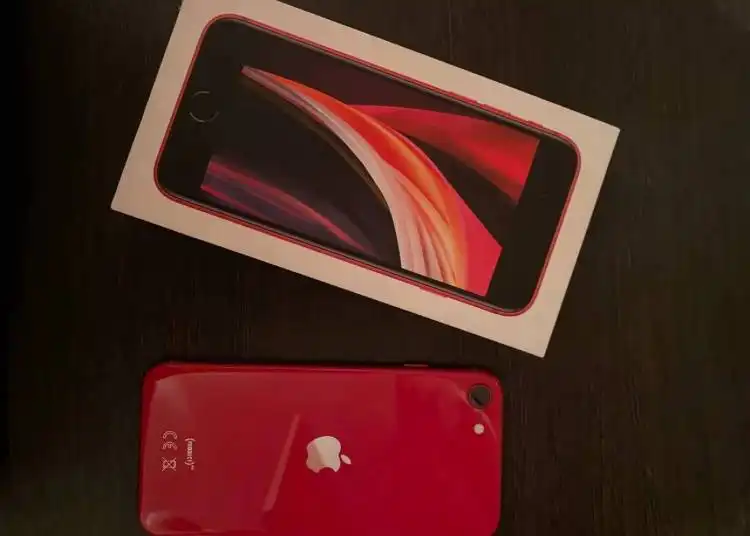 iPhone SE 2020 в идеальном состоянии