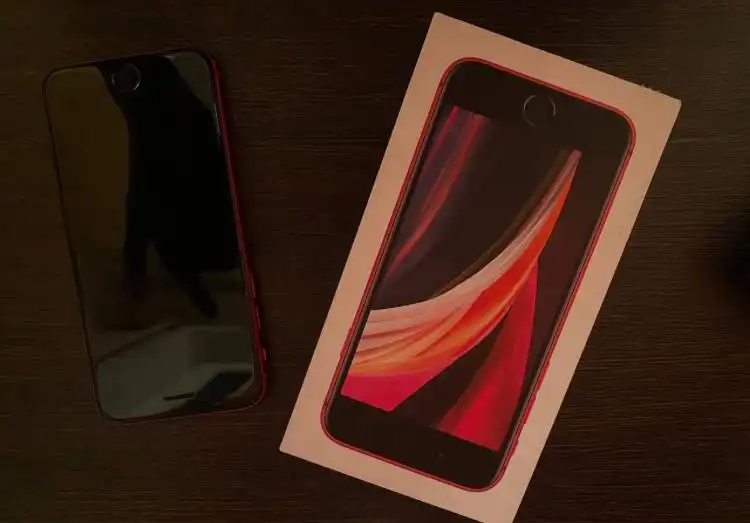 iPhone SE 2020 в идеальном состоянии