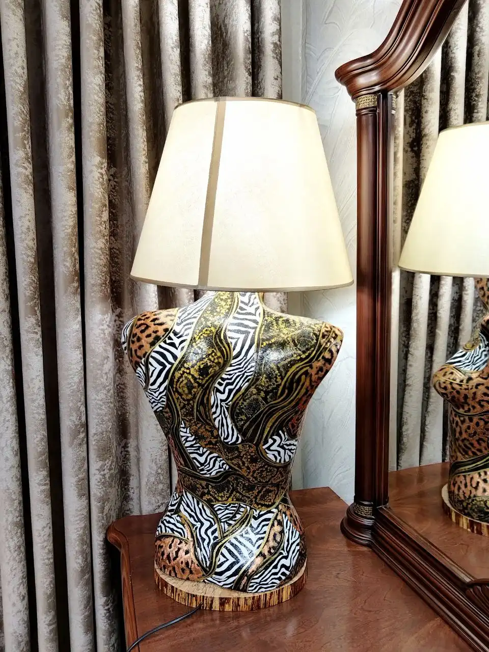 Продажа торшера-манекена с эксклюзивным дизайном - Барахолка в Тольятти