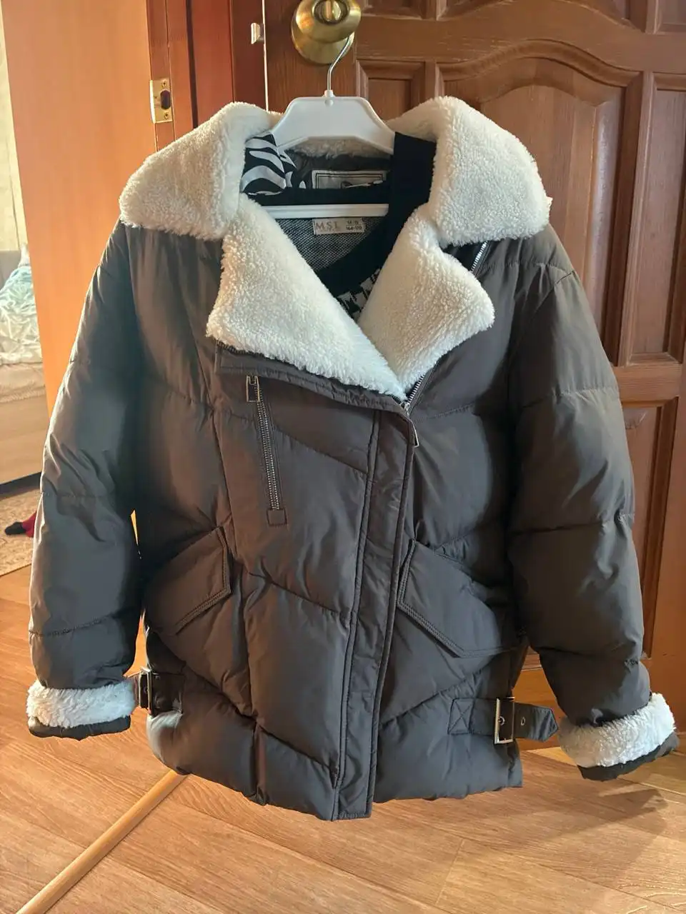 Куртка зимняя размер 44 состояние отличное - Верхняя одежда (Одежда) в Тольятти