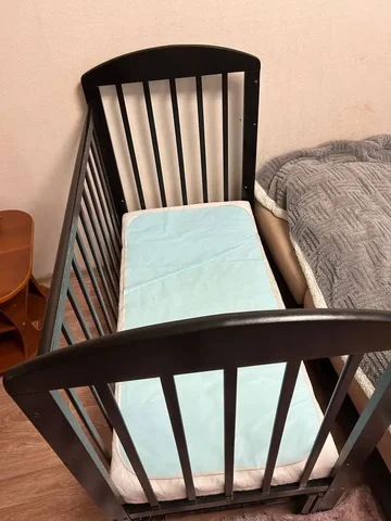 Продам кроватку 120*60 с матрасом и клеенкой - Детская мебель в Тольятти