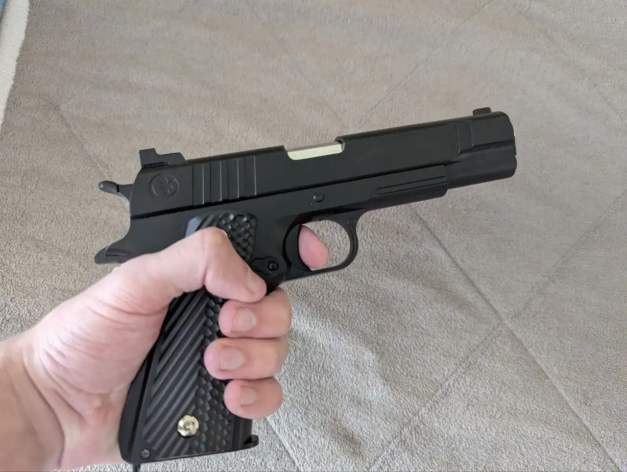 Пистолет спринговый Colt M1911 с фонарем и лазером - Барахолка в ТОЛЬЯТТИ