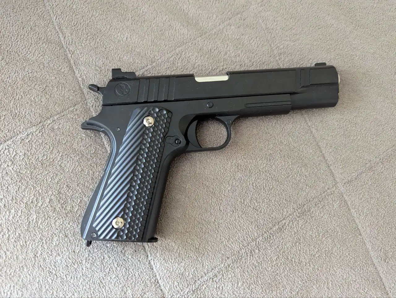 Пистолет спринговый Colt M1911 с фонарем и лазером - Барахолка в ТОЛЬЯТТИ