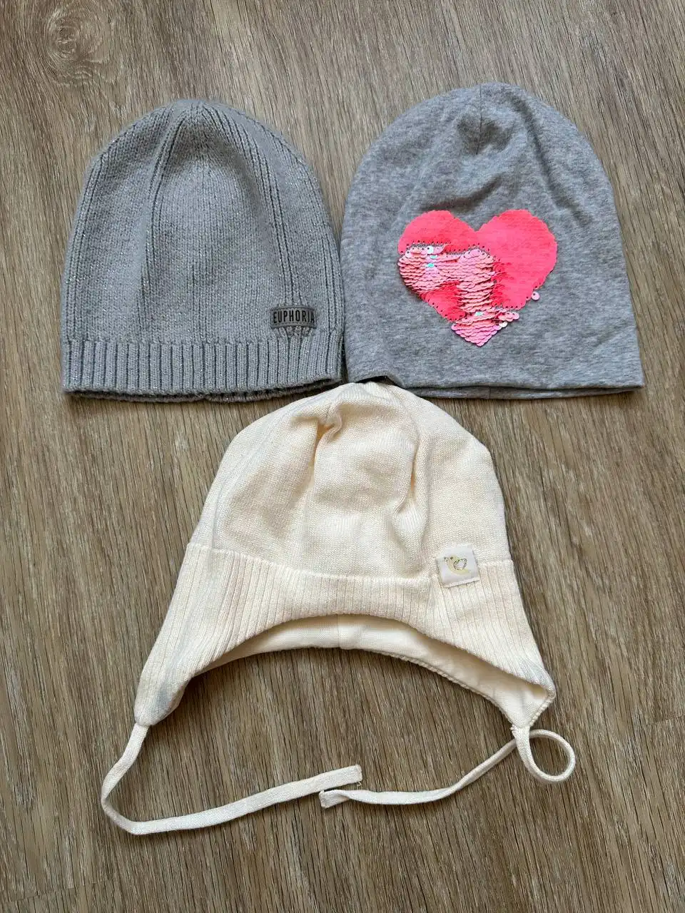 Три шапочки для девочки размер 46-50 - Головные уборы (Товары для детей) в Тольятти