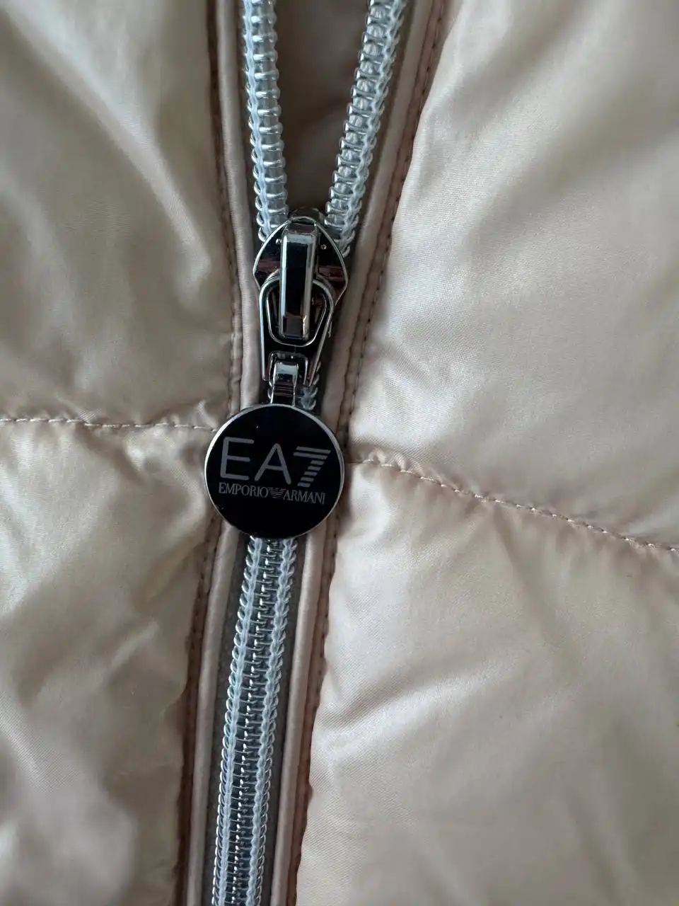 Продаю куртку размер 42 - Верхняя одежда (Одежда) в Тольятти