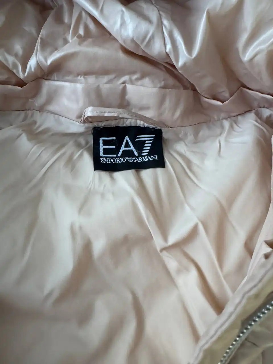 Продаю куртку размер 42 - Верхняя одежда (Одежда) в Тольятти