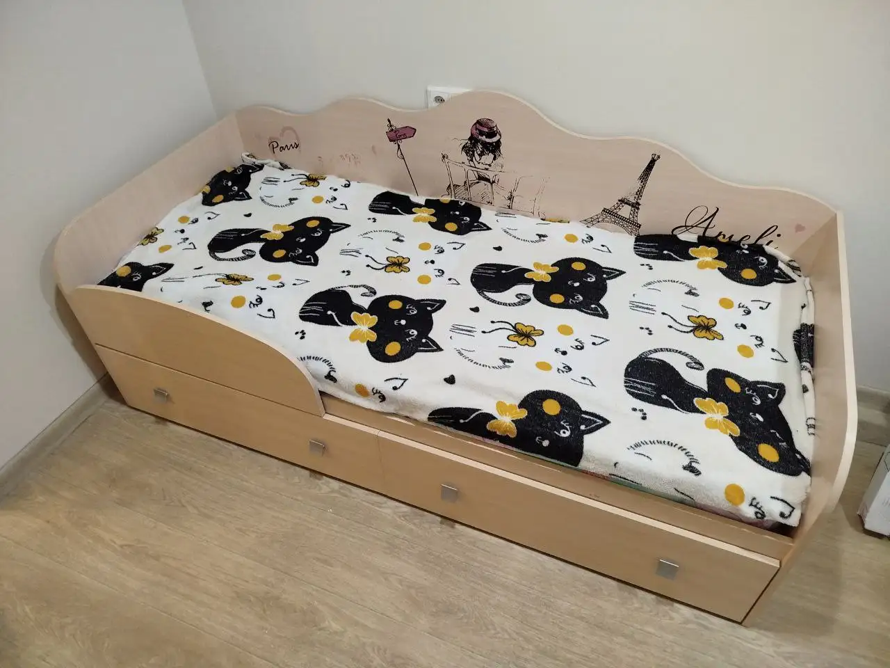 Продам кровать с матрасом и полку - Барахолка в ТОЛЬЯТТИ