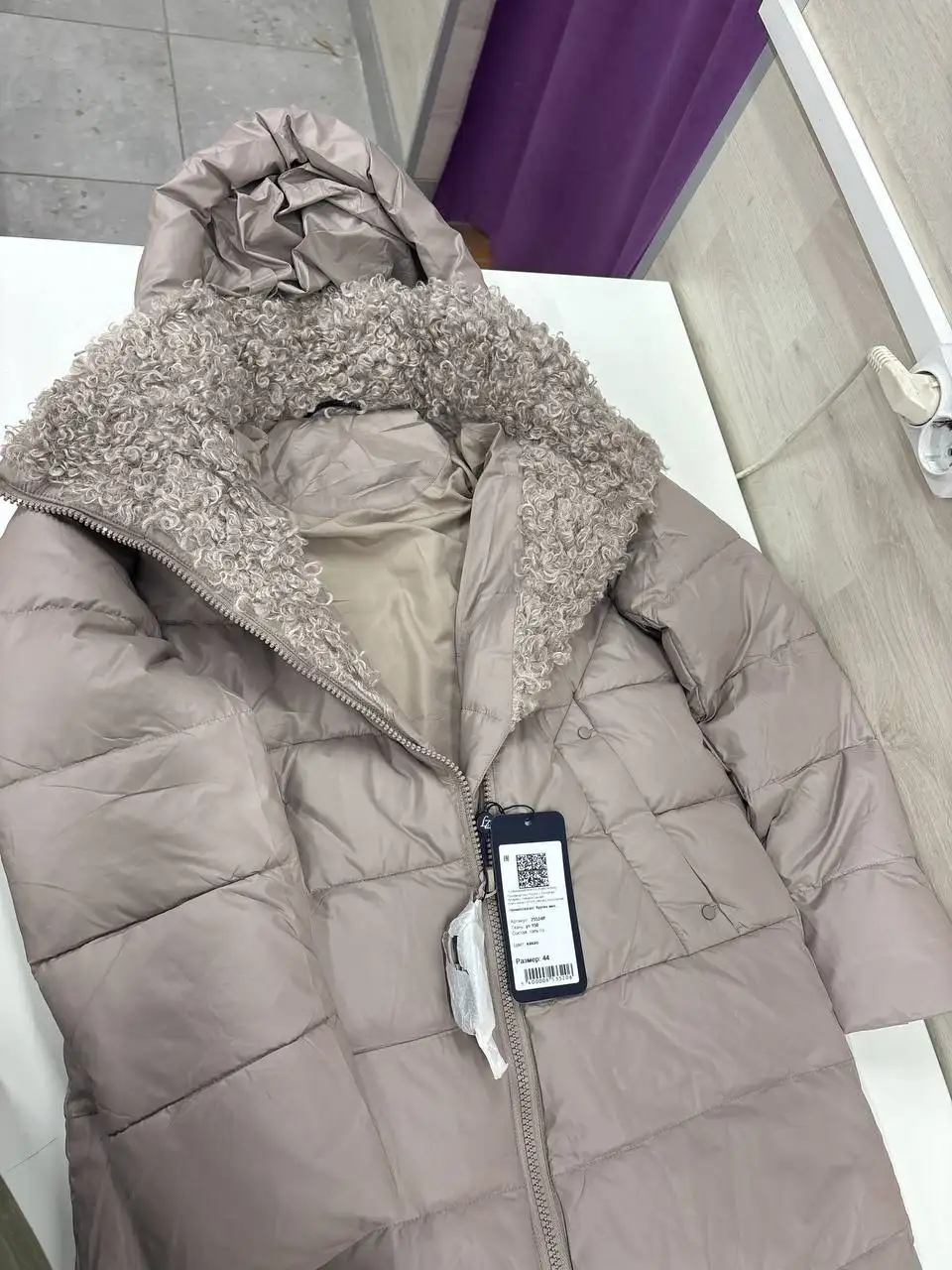 Женская зимняя куртка 44 размера - Верхняя одежда (Одежда) в Тольятти