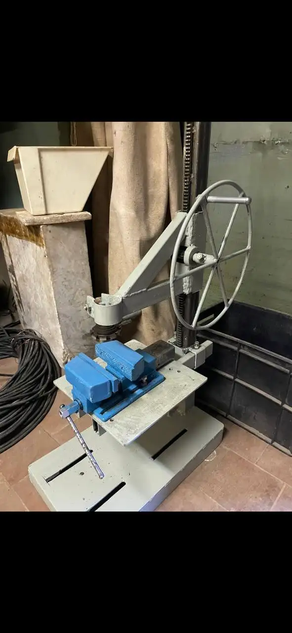 Продам станину с тисками для сверления - Инструменты (Барахолка) в Тольятти