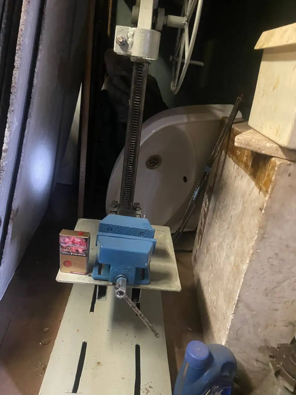 Продам станину с тисками для сверления - Инструменты (Барахолка) в Тольятти