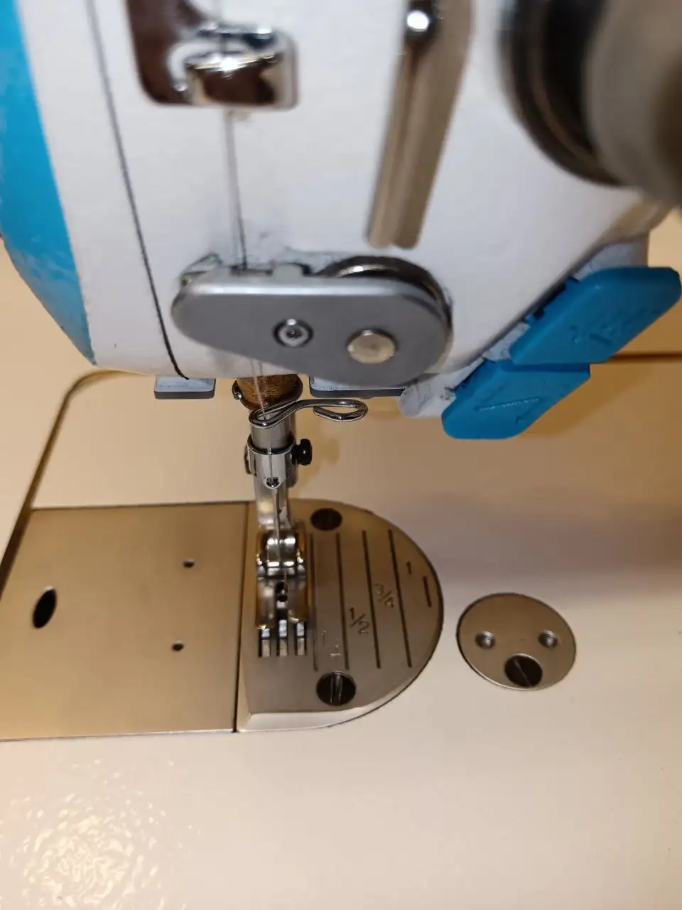 Промышленная швейная машина Jack A4 для легких и средних материалов - Швейное оборудование (Барахолка) в Тольятти