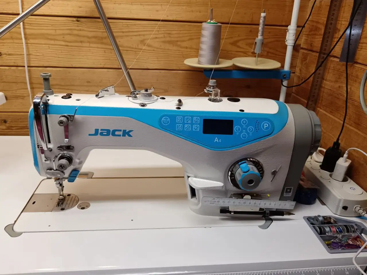 Промышленная швейная машина Jack A4 для легких и средних материалов - Швейное оборудование (Барахолка) в Тольятти