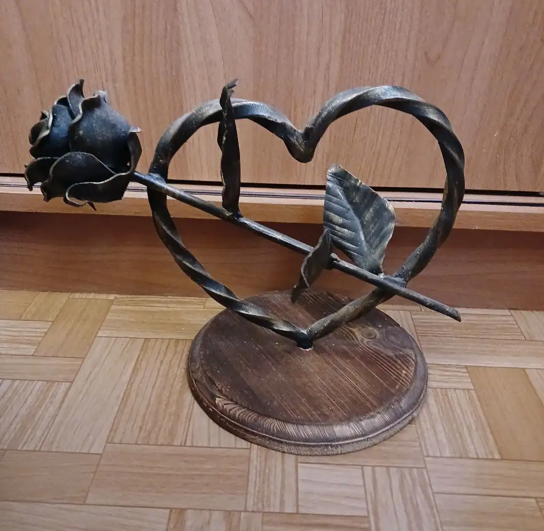 Продажа игрушек, медицинского костюма и розы ручной работы - Барахолка в Тольятти