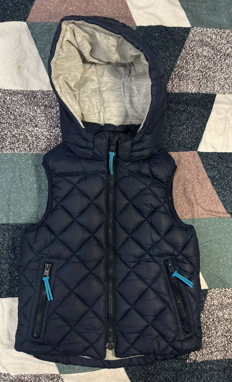 Детская жилетка H&M 122 размера - Детская одежда (Одежда) в Тольятти