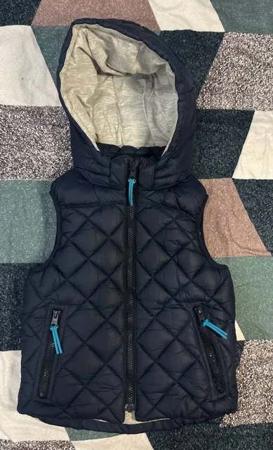 Детская жилетка H&M 122 размера - Детская обувь в Тольятти