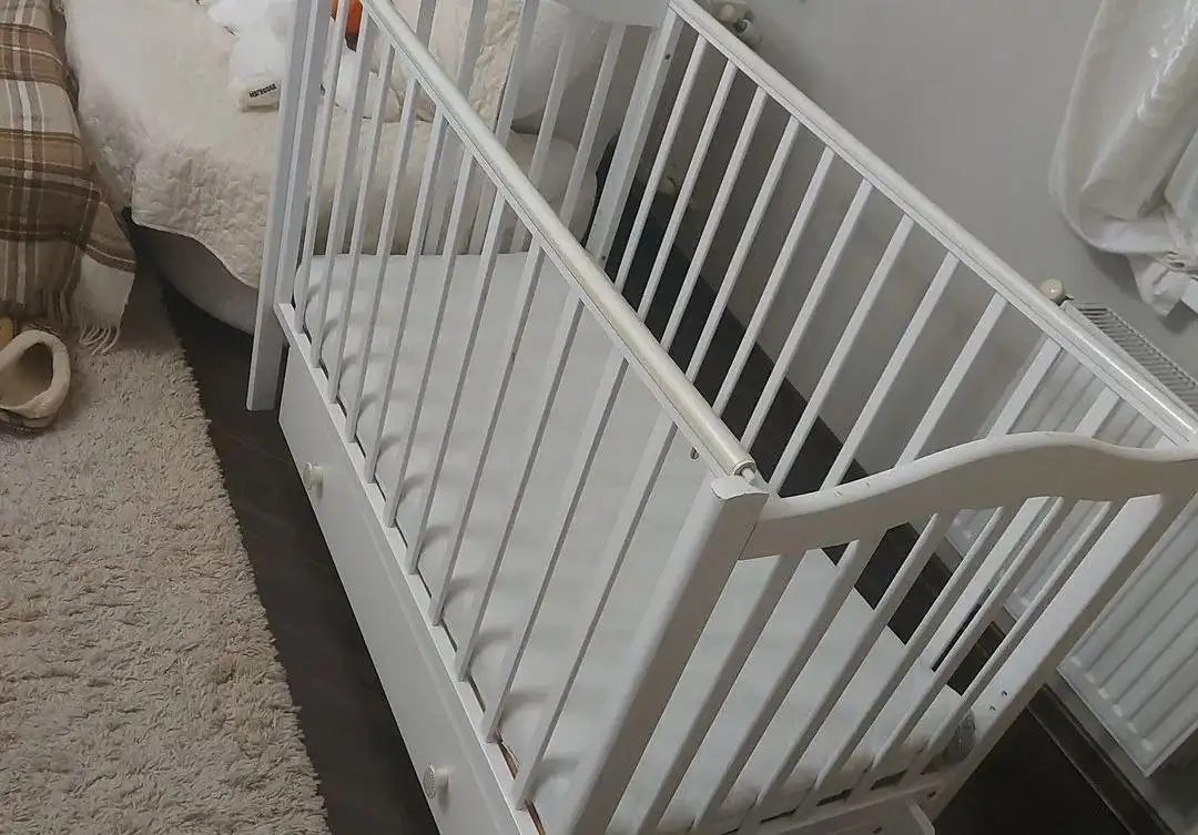 Детские вещи, кроватка и морозильный ларь - Барахолка в Тольятти